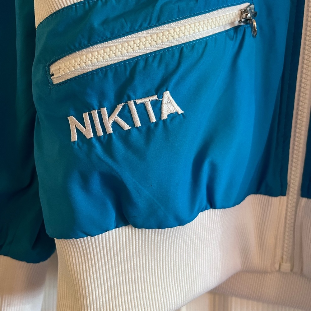 Nikita Women’s zip up jacket in size small!
